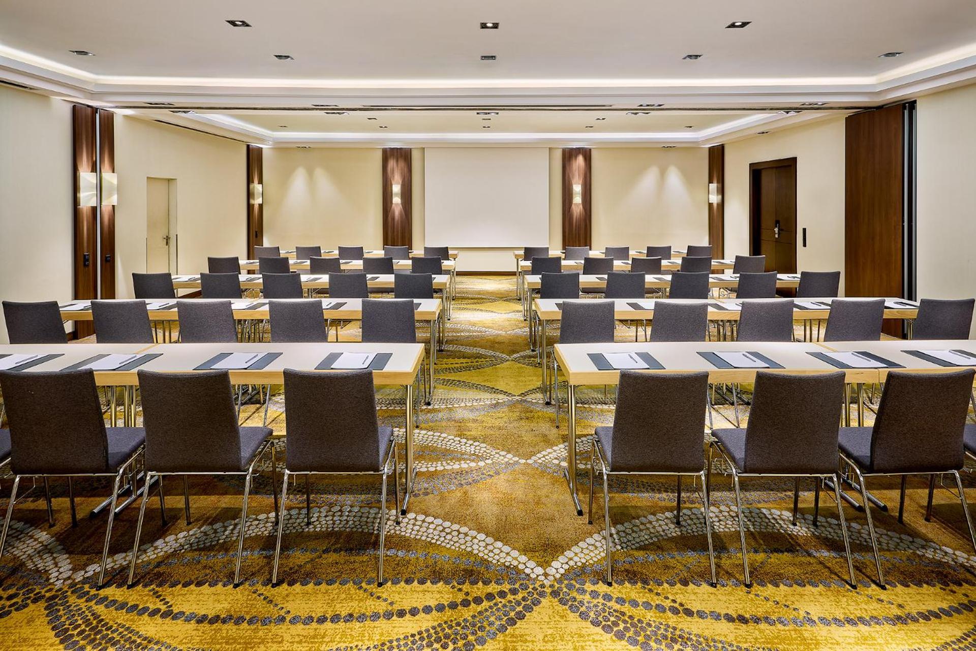Courtyard By Marriott Seestern 4*