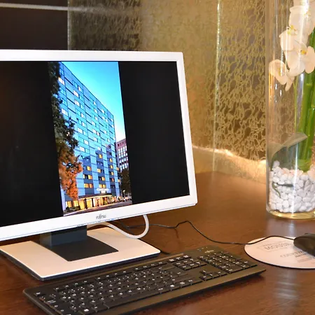 Courtyard By Marriott Seestern Hotel