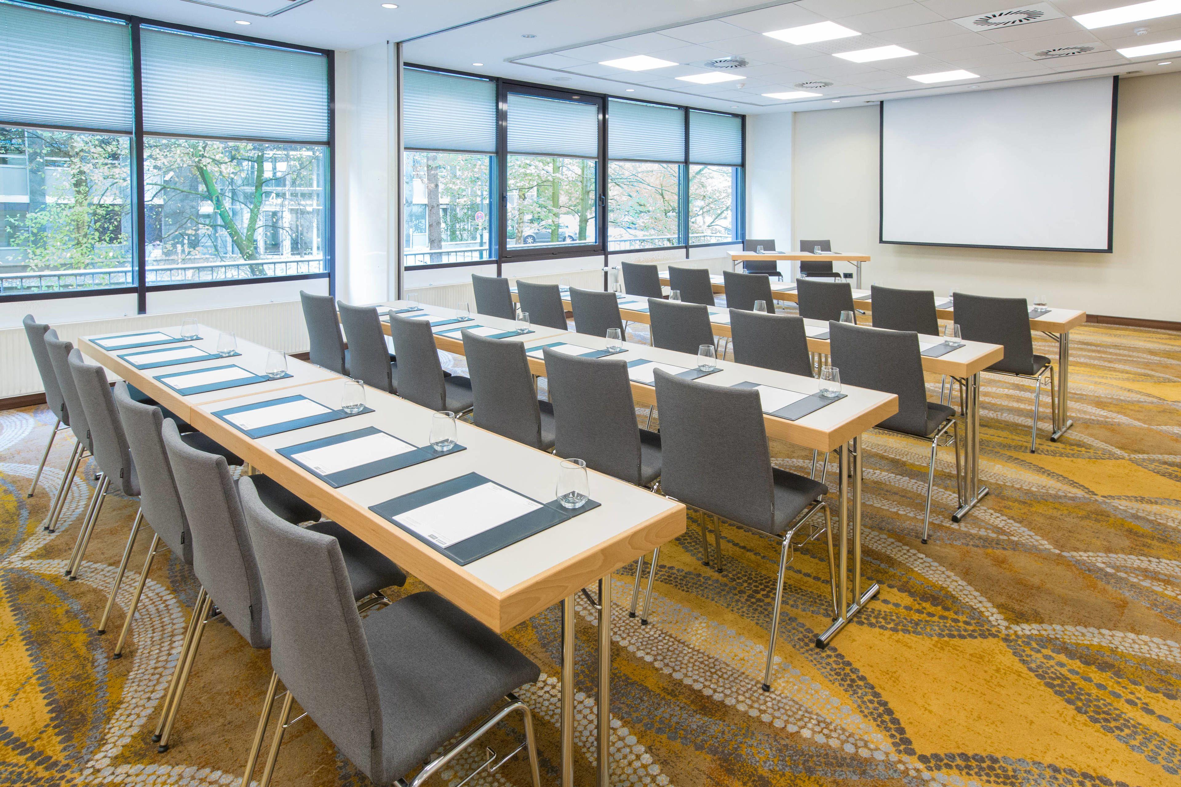 Courtyard By Marriott Seestern Hotel