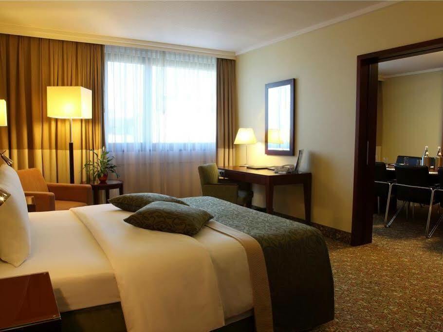 Courtyard By Marriott Seestern Hotel