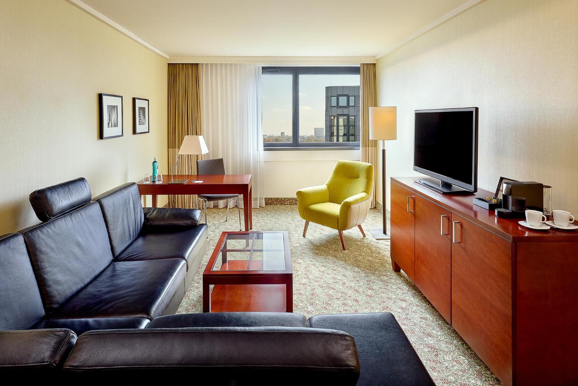 Courtyard By Marriott Seestern Hotel