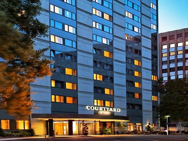 Courtyard By Marriott Seestern Hotel